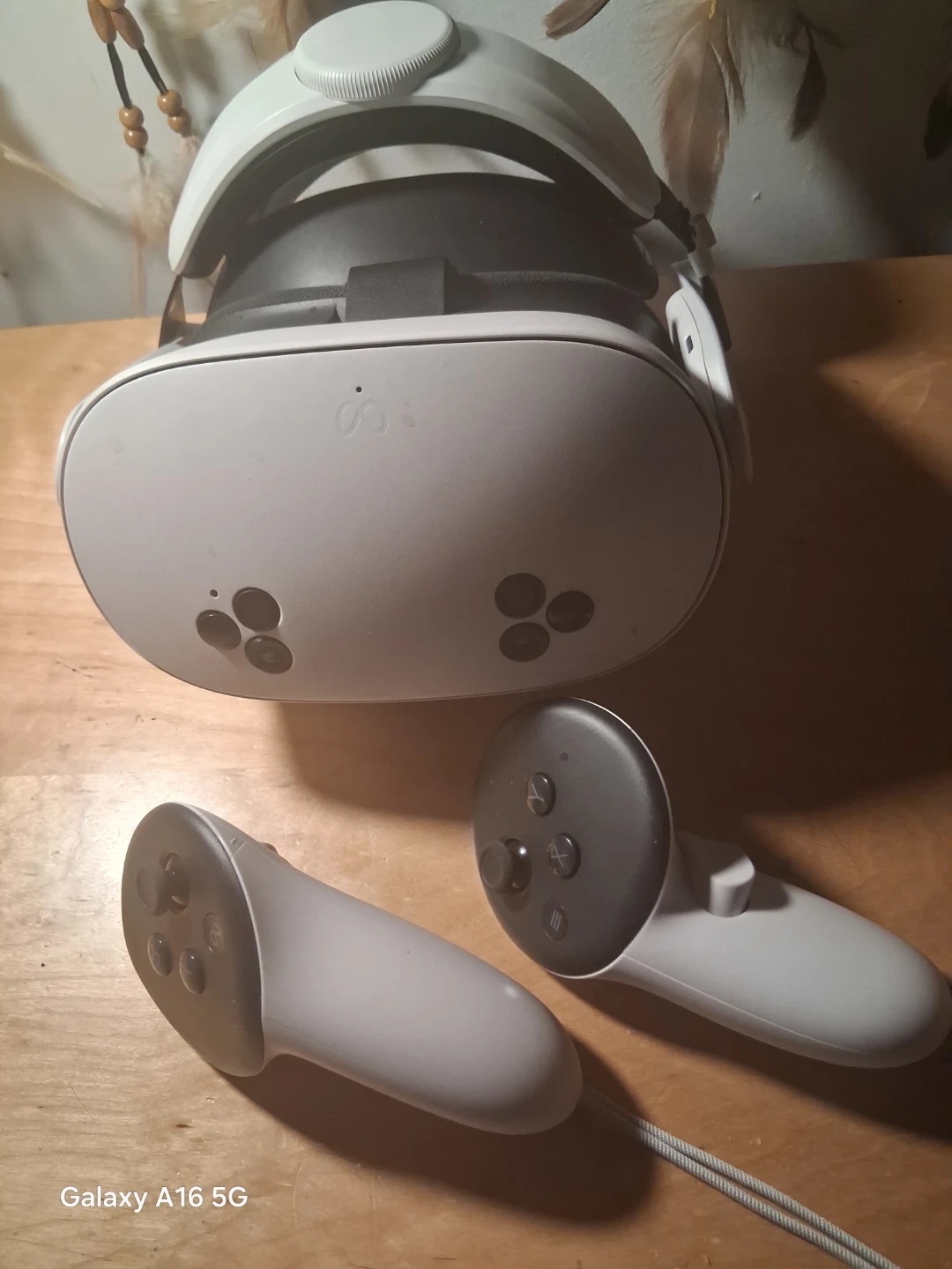 Meta Quest 2 VR Headset with Controllers - photo 2