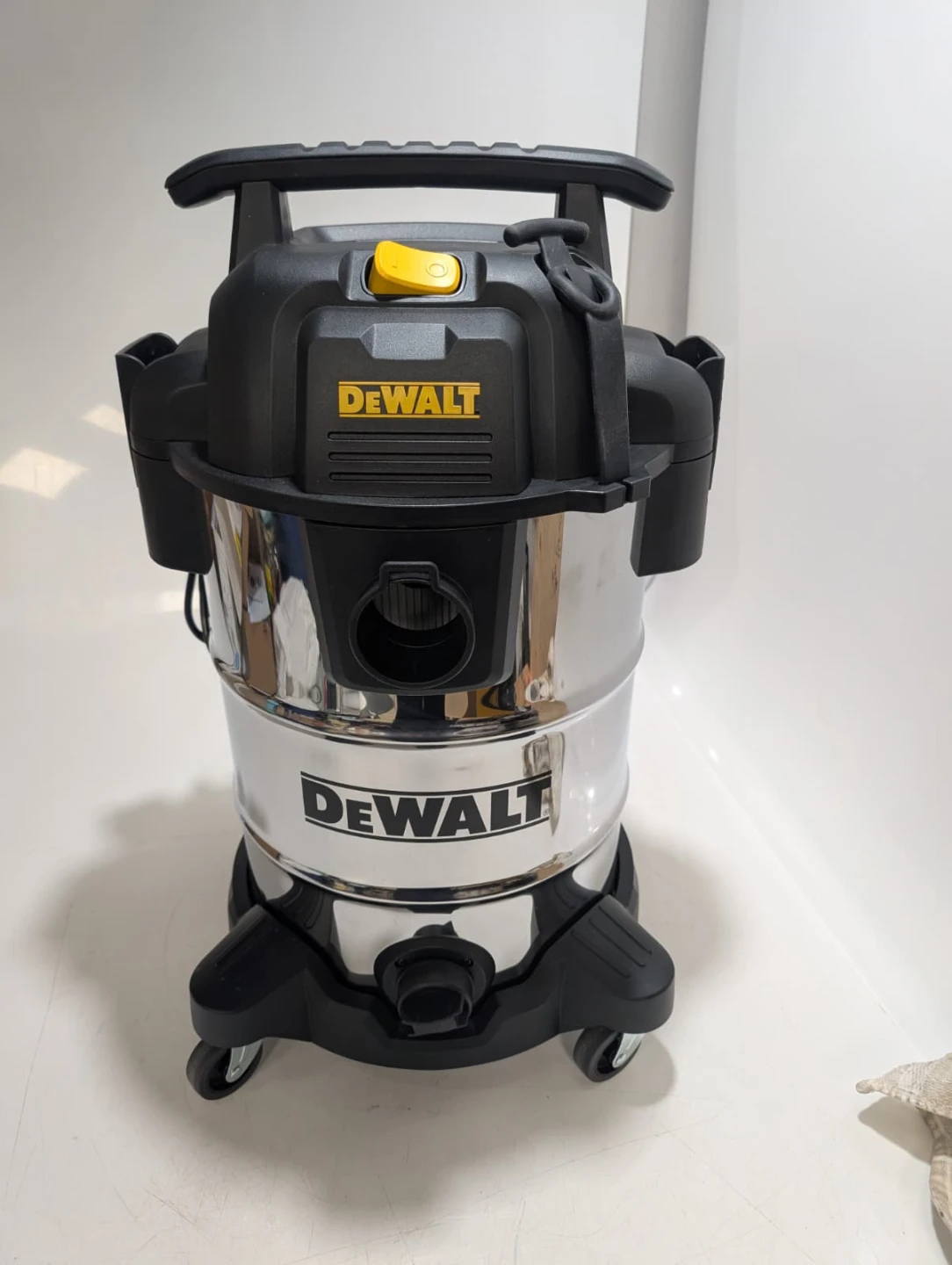 DEWALT 10 Gallon 5.0 HP Stainless Steel Wet/Dry Vacuum