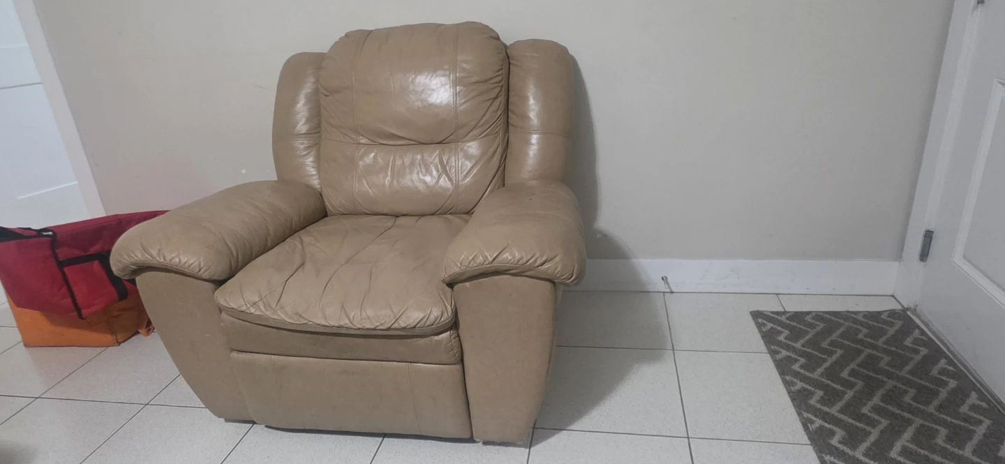 Tan Leather Recliner Chair - photo 3