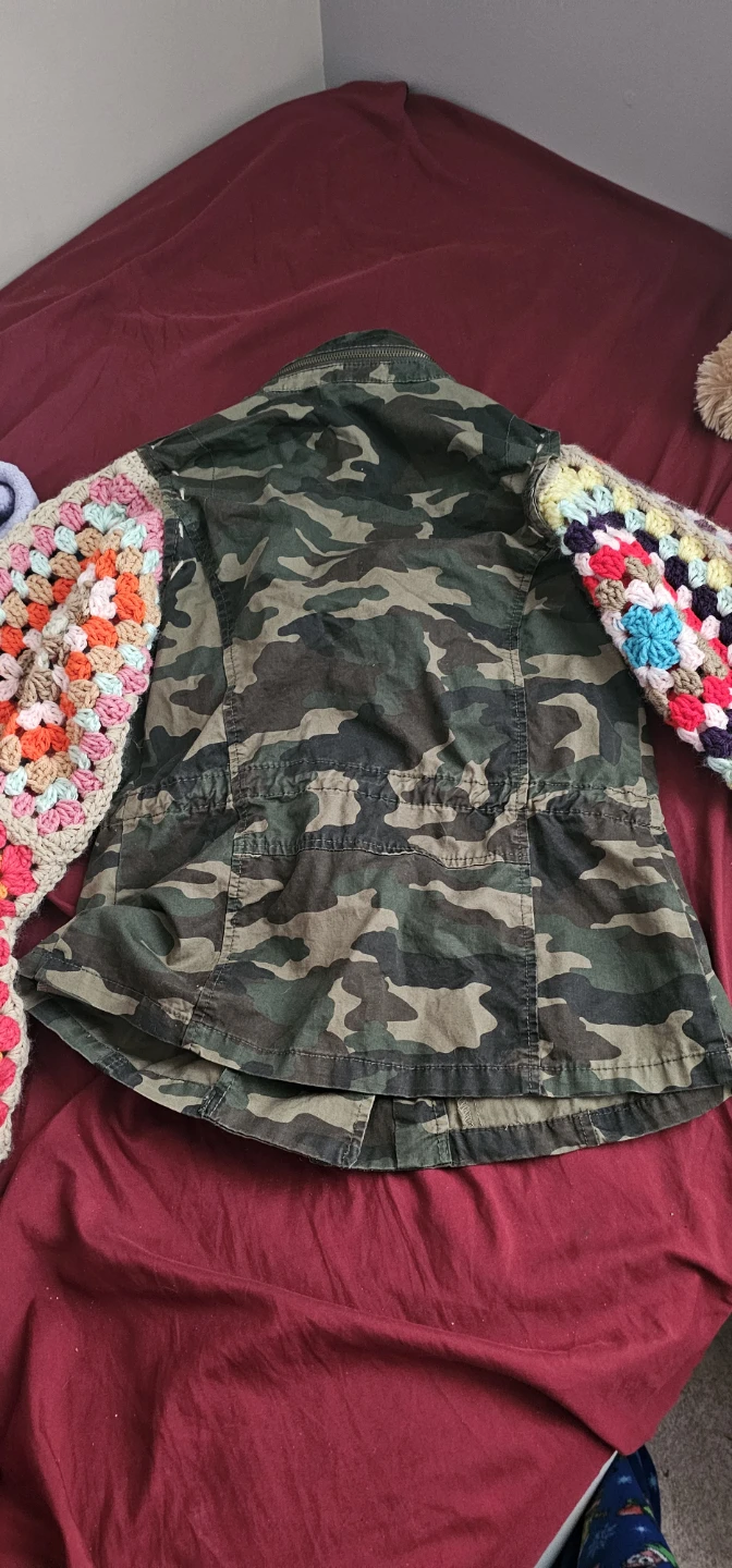 Suzy Shier Camo Jacket with Crochet Sleeves - Size S/P - photo 2