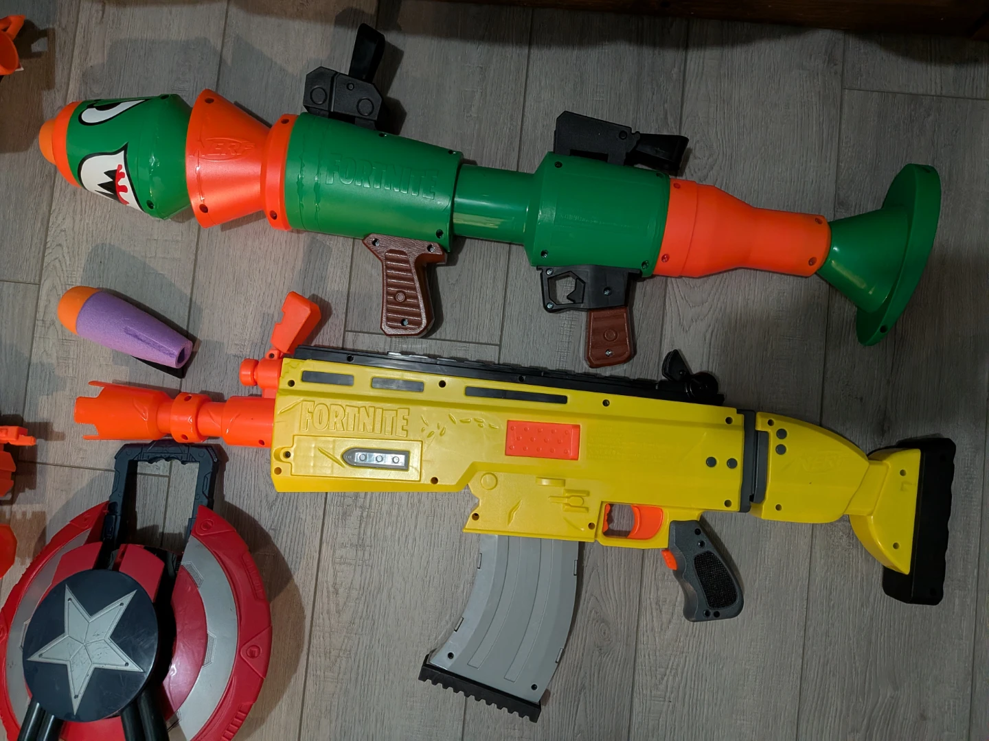 Nerf Blaster Lot with Captain America Shield - photo 3