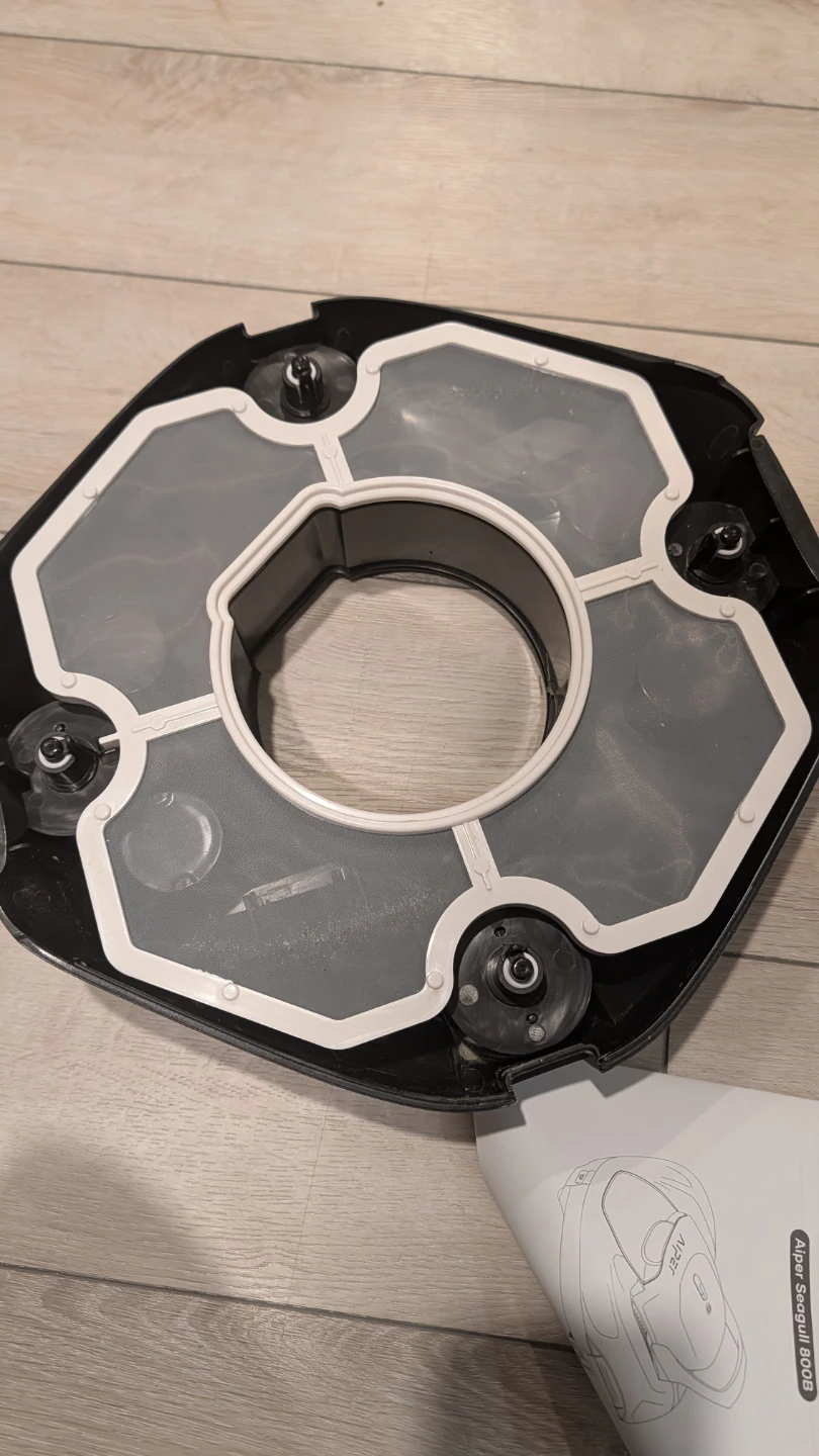 Aiper Cordless Robotic Pool Cleaner - photo 3