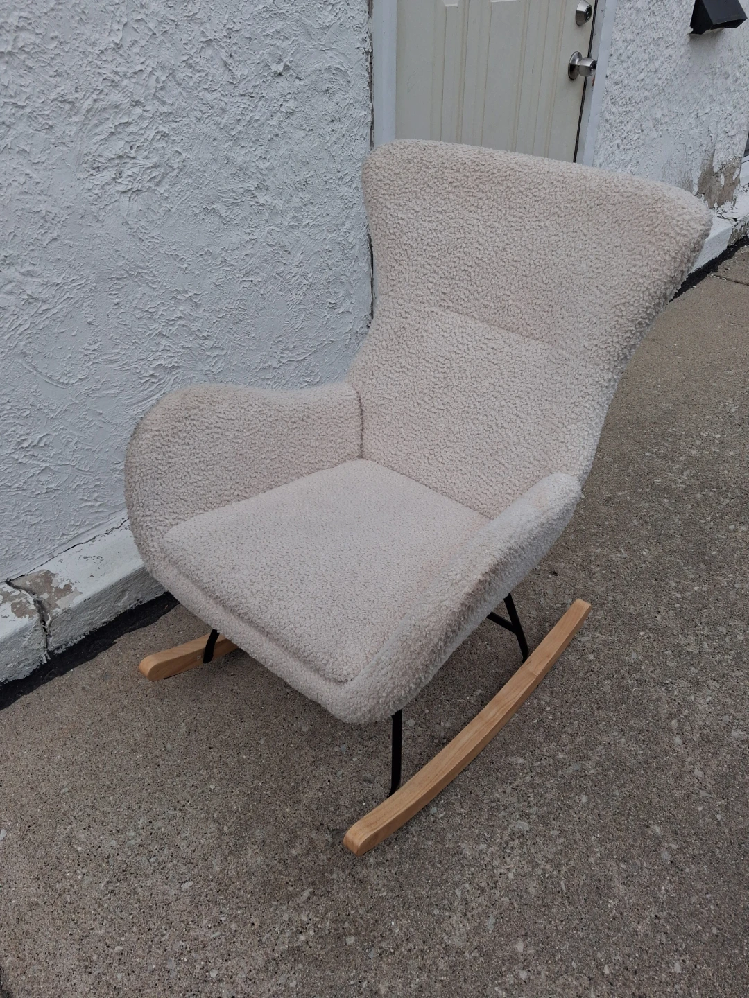 Comoda Silla Mecedora forrada en piel