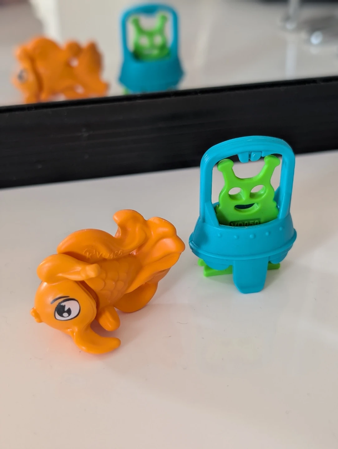 Kinder Surprise Toys - Fish and Alien Figures - photo 2