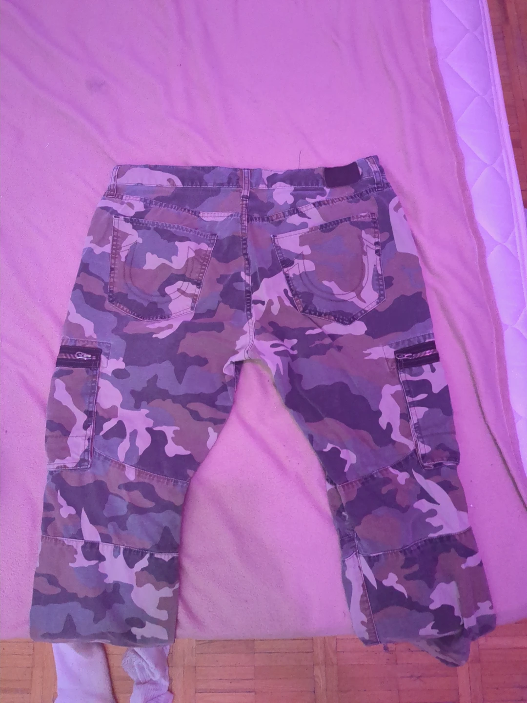 True Religion Camo Cargo Pants Size 38 - photo 3