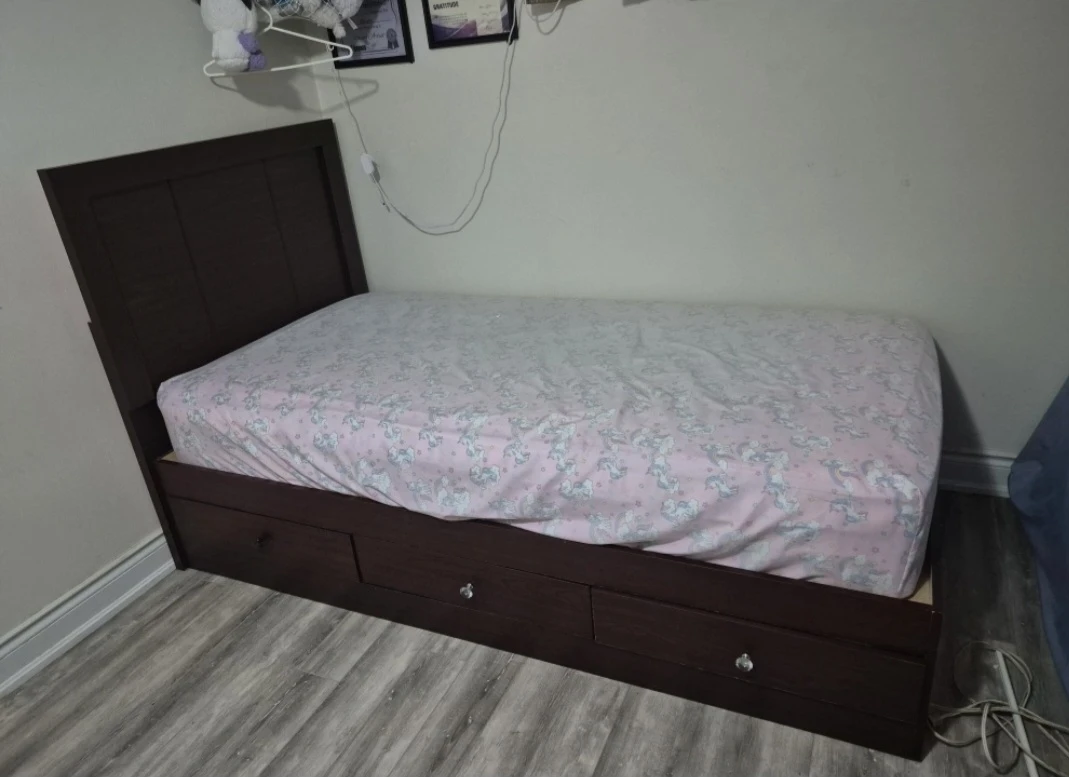 Twin Bed/Mattress