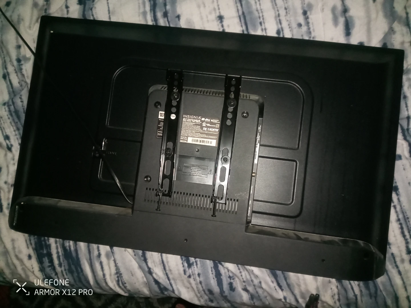 Insignia 32" LED TV - photo 4