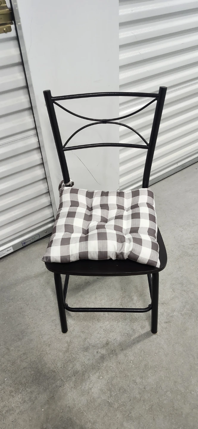 Single dinning chair with cushion