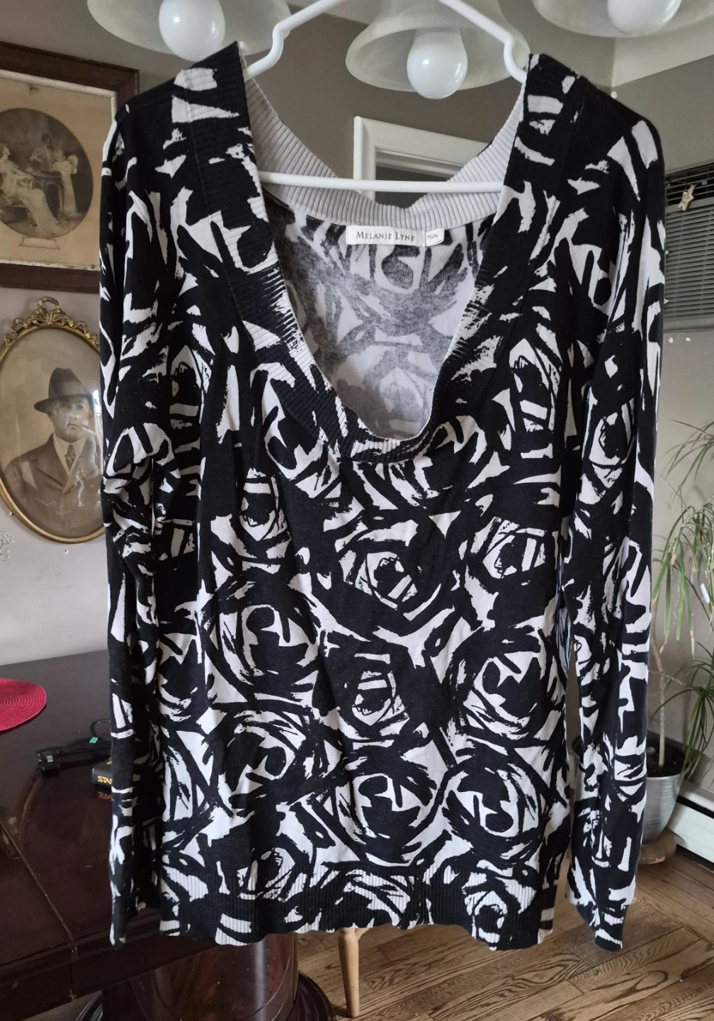 Melanie Lyne Women's TG/XL Sweater