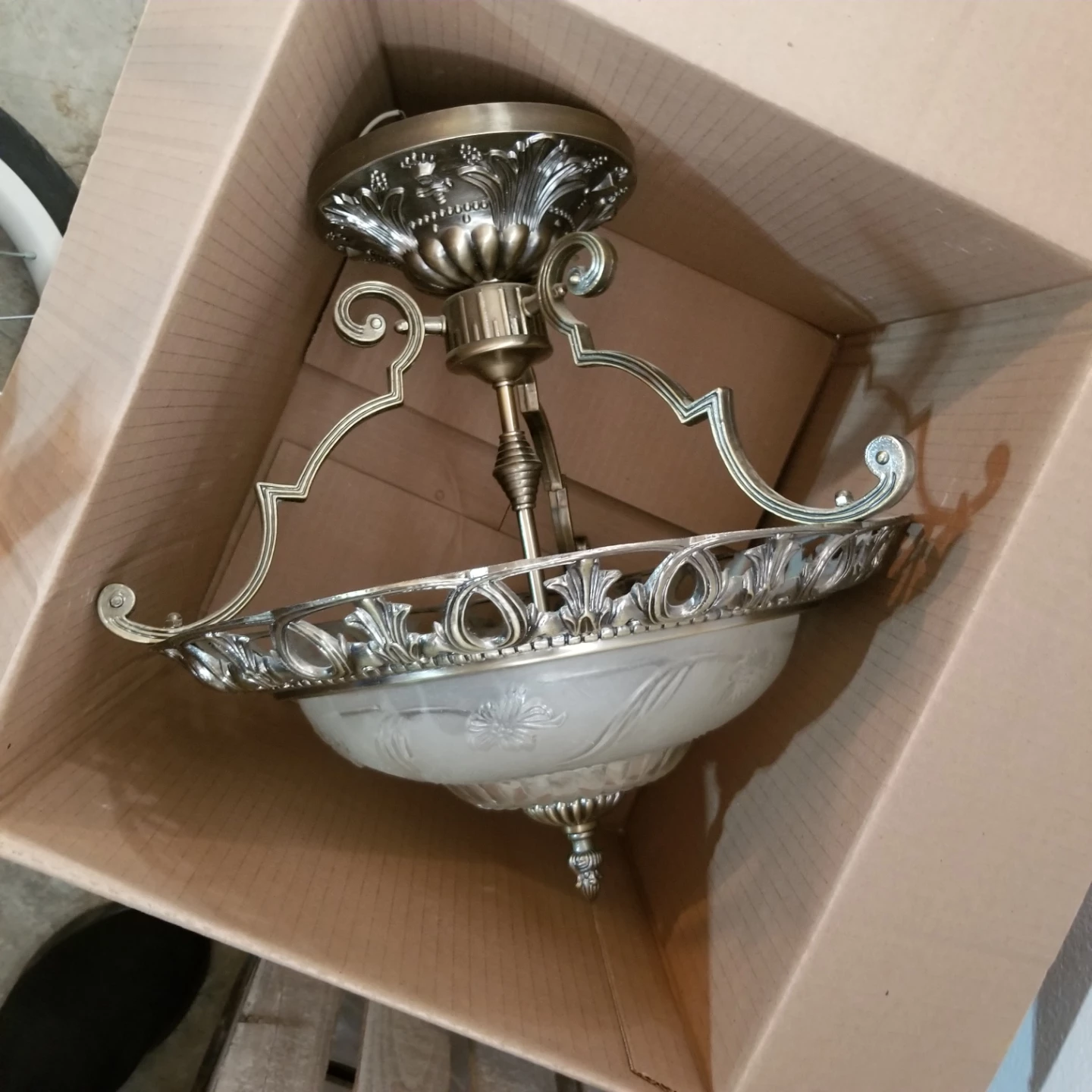 LIGHT FIXTURE