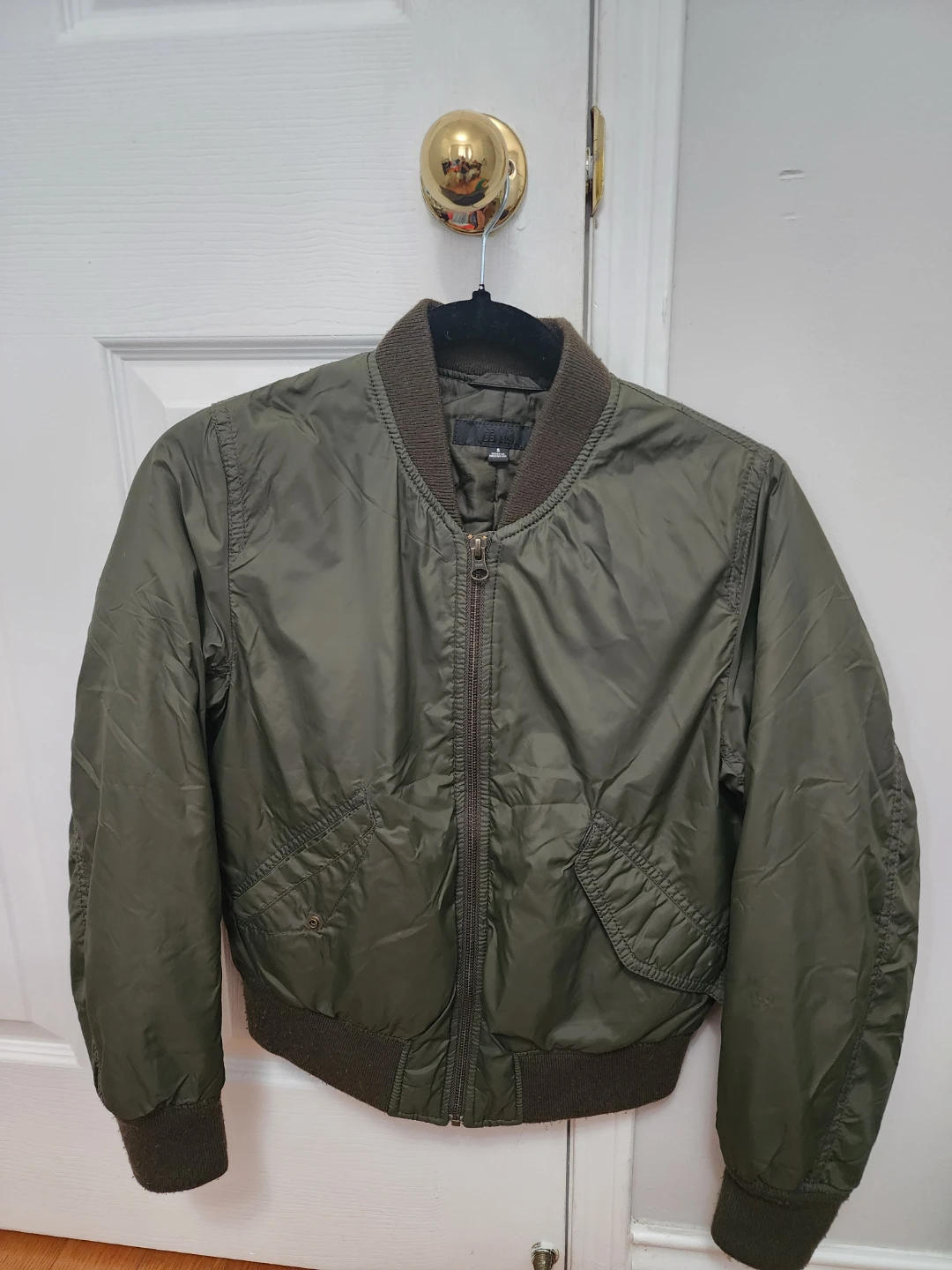 Uniqlo Olive Green Flight Jacket – Lightweight & Water-Resistant