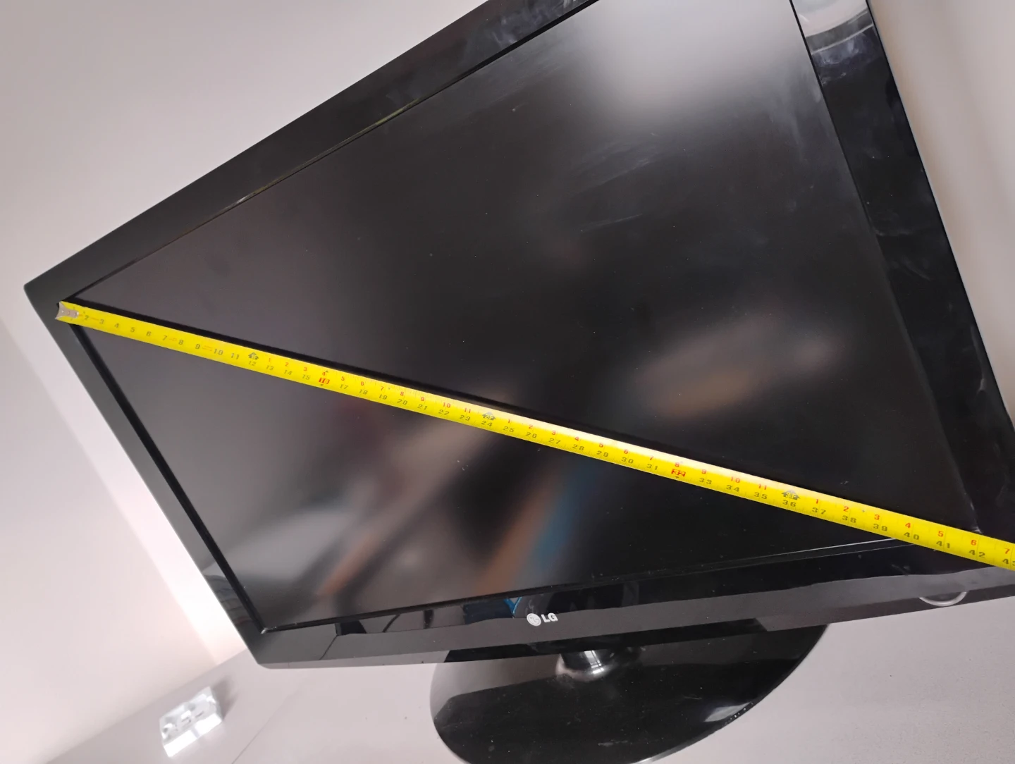 LG 42 inch flat screen TV - photo 2