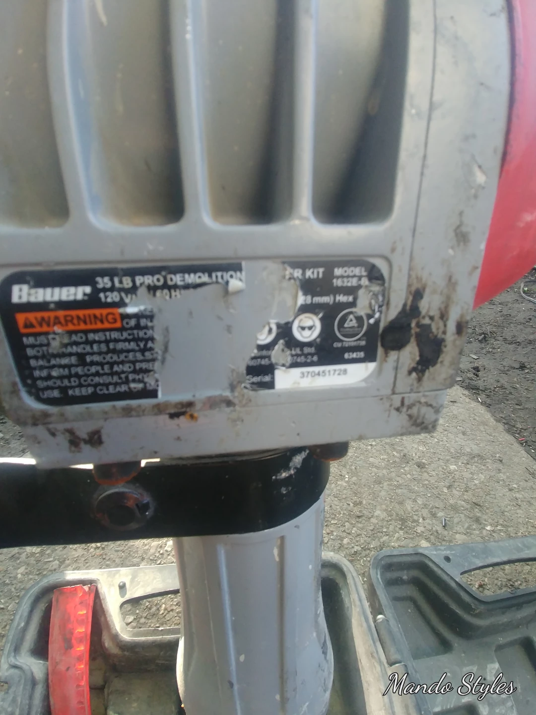 Bauer 35 LB Pro Demolition Hammer Drill Kit - photo 2