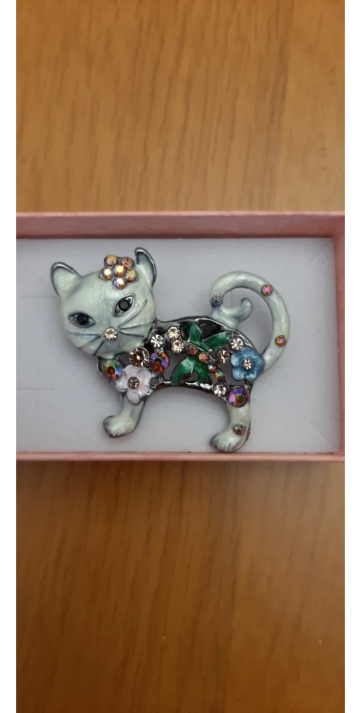 Cute Cat Brooch Pin with Rhinestones and Flowers