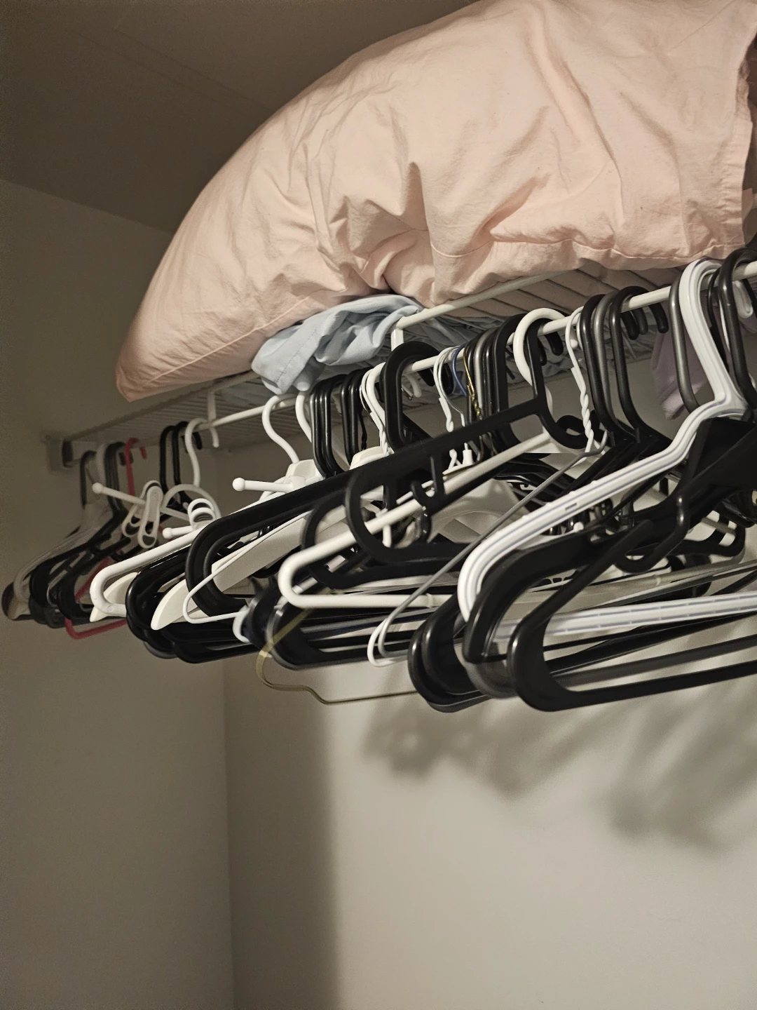 70 hangers set