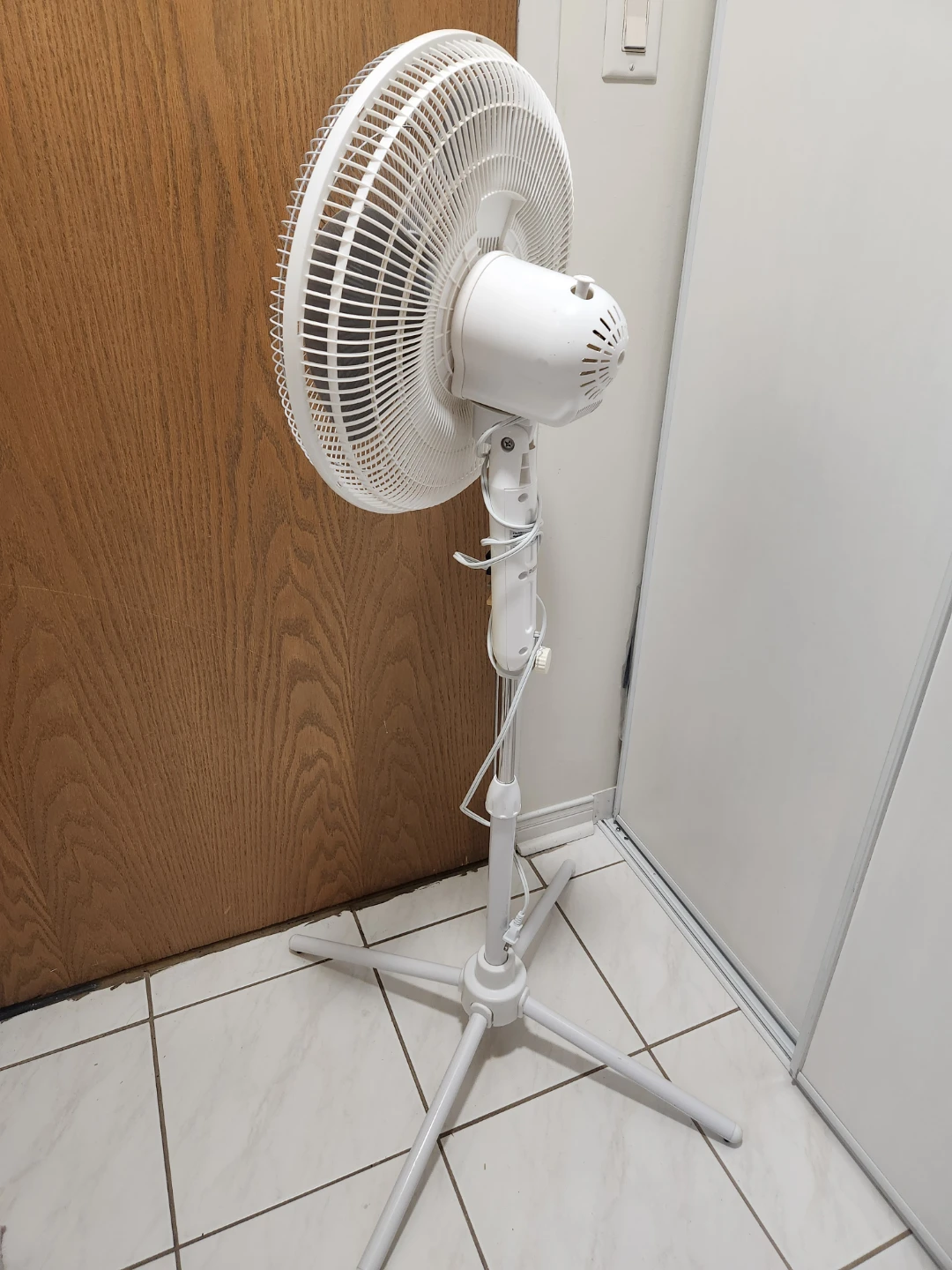 White 16" Pedestal Fan - photo 2