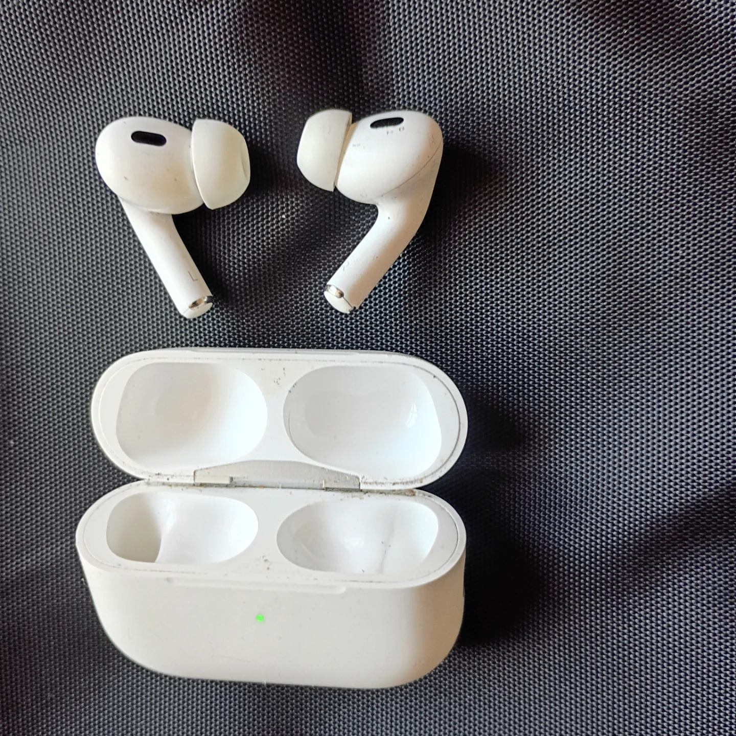 Apple AirPods Pro (2nd Gen) with Charging Case - photo 2