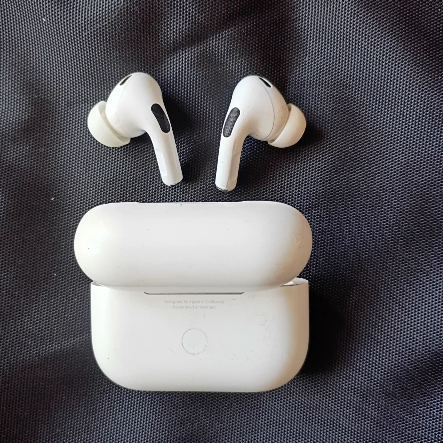 Apple AirPods Pro (2nd Gen) with Charging Case - photo 4