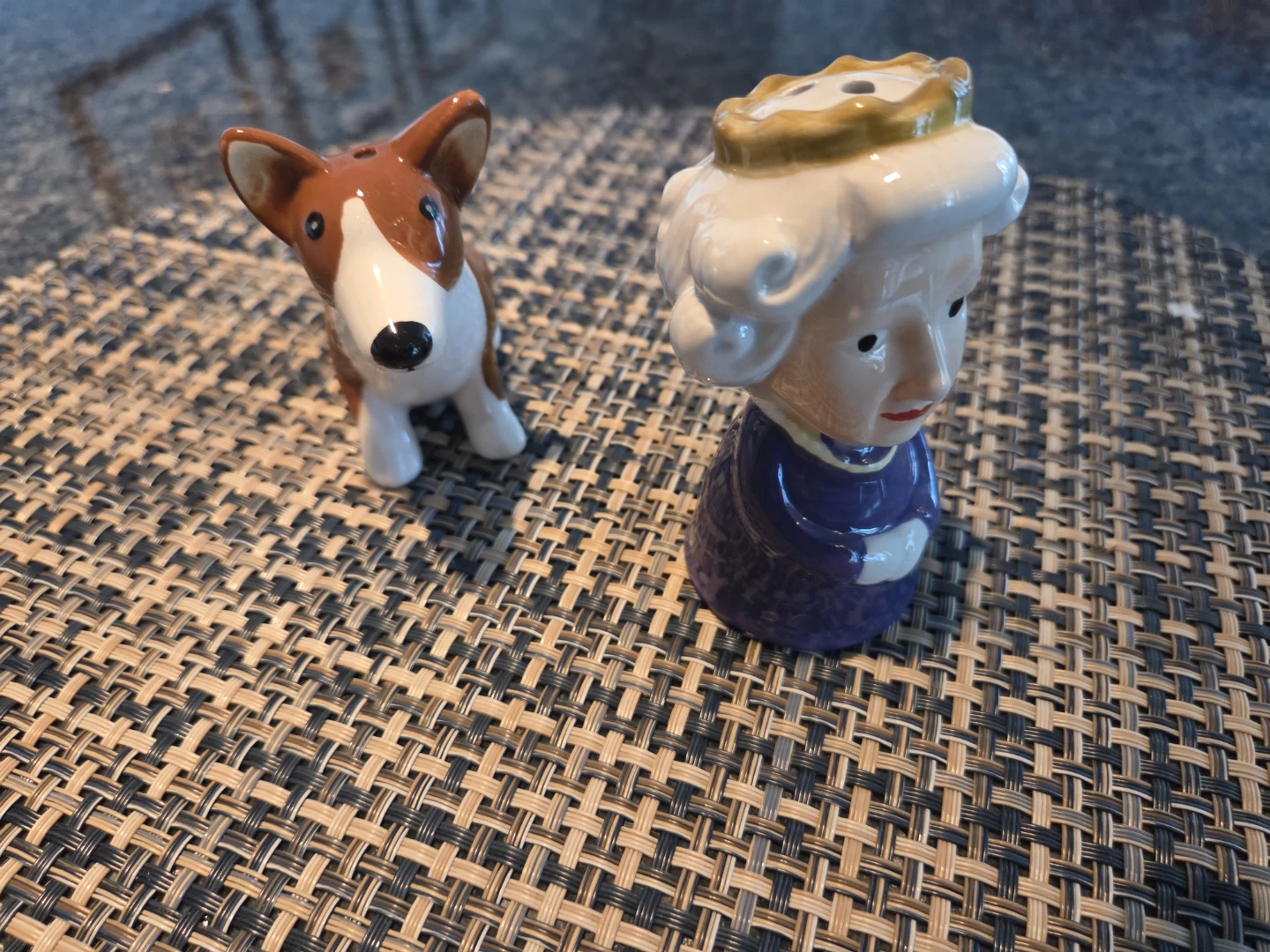 Queen Elizabeth Corgi Salt and Pepper Shakers - photo 2