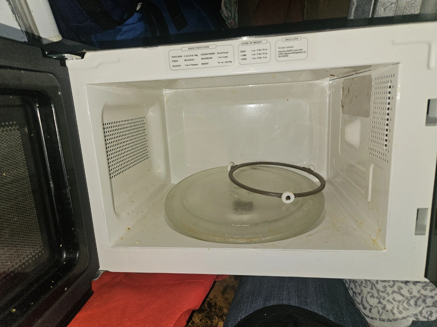 RCA Microwave Oven - photo 3