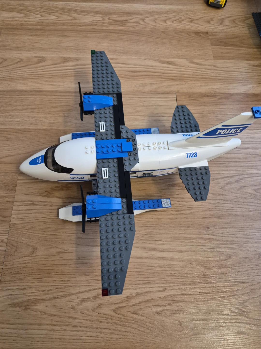 LEGO City Police Pontoon Plane 7723 - photo 3