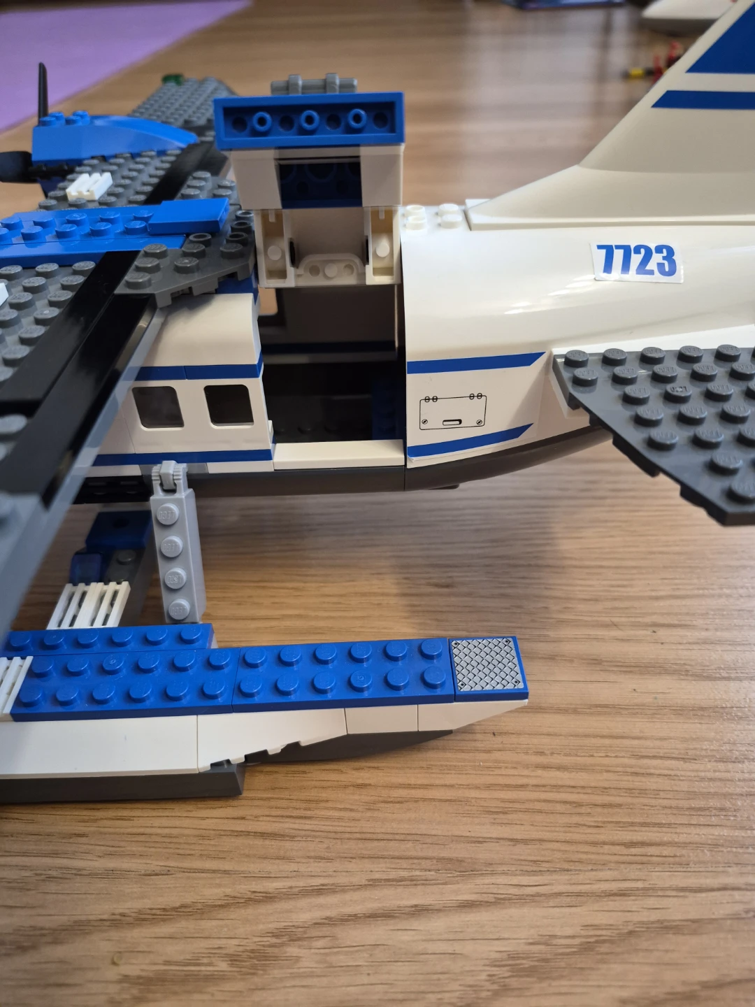 LEGO City Police Pontoon Plane 7723 - photo 5