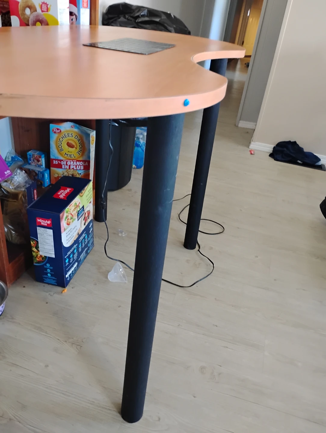 Nail table