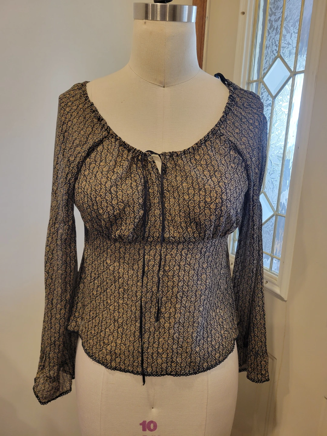 Women's size 8 top