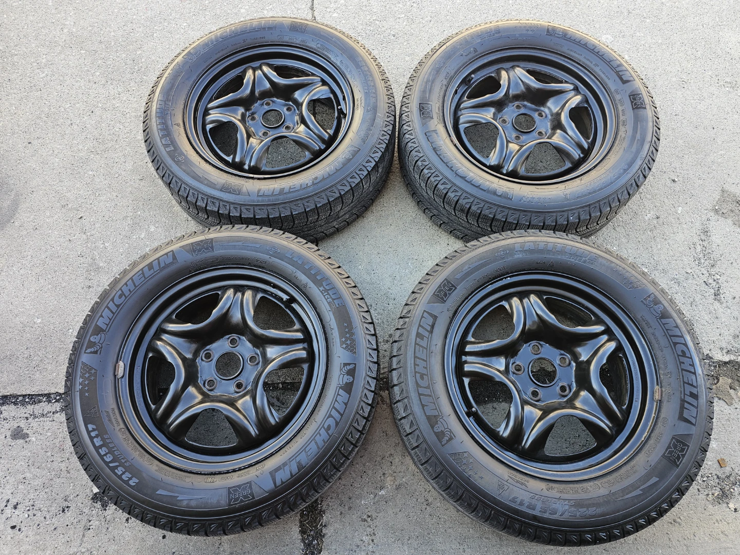 TOYOTA RAV4 WINTER TIRES ON STEEL RIMS 225/65 R17