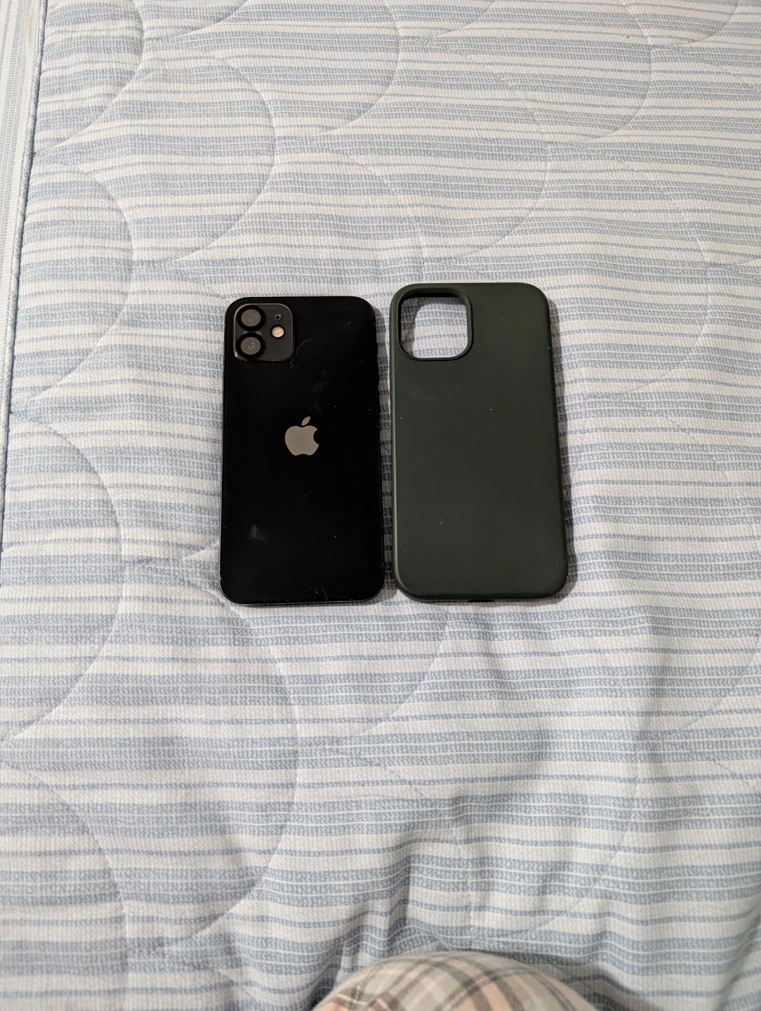 iPhone 12 – 64GB – Black (Like New) - photo 2