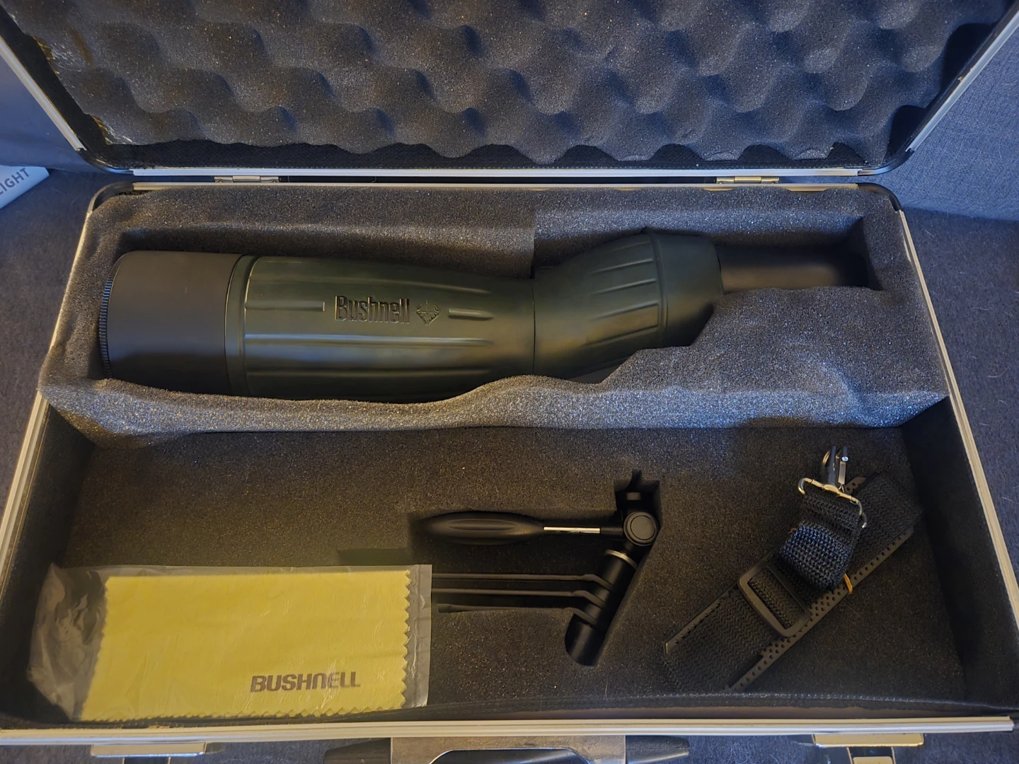Bushnell Spotting Scope with Case and Accessories - photo 2