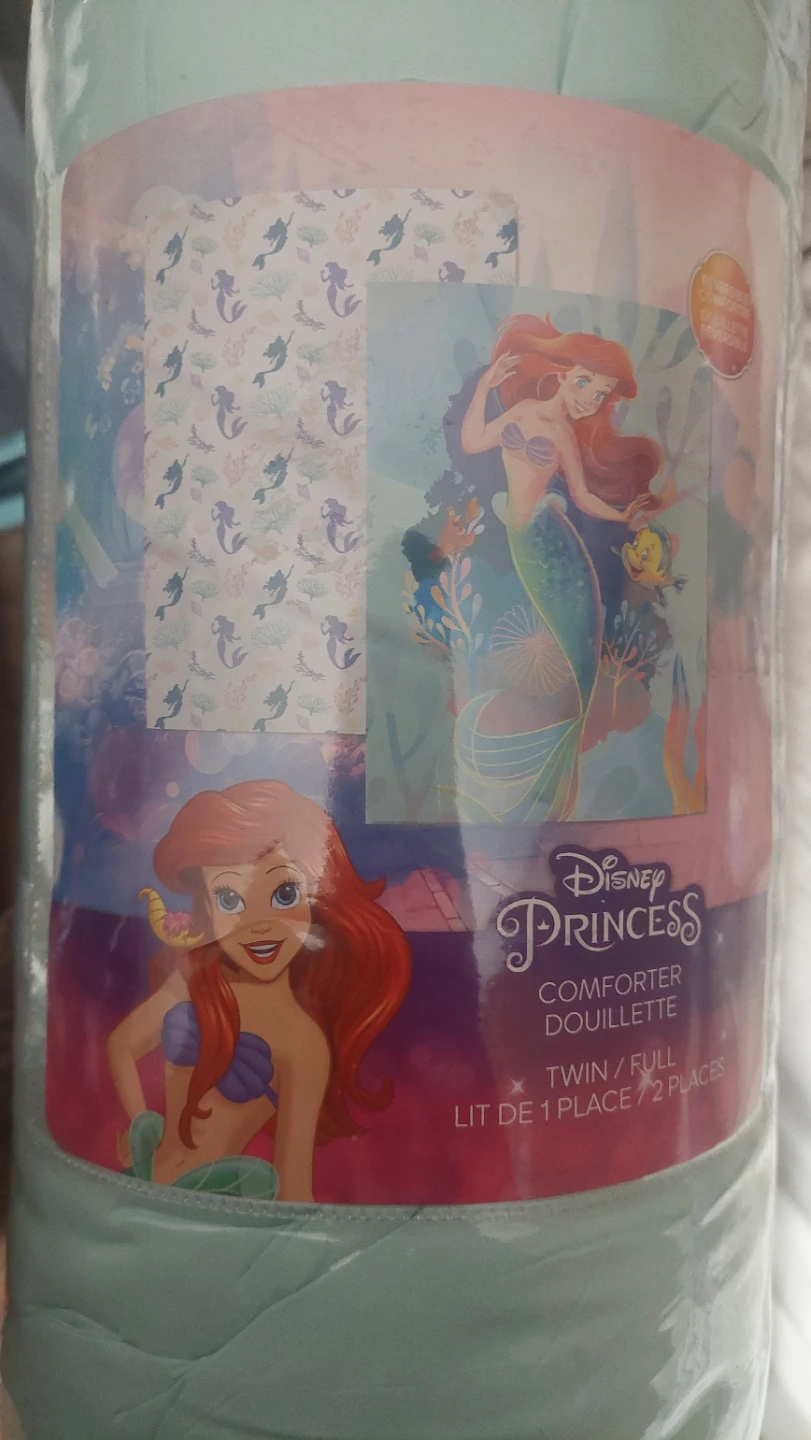 Brand new !!!! Disney Princess Comforter