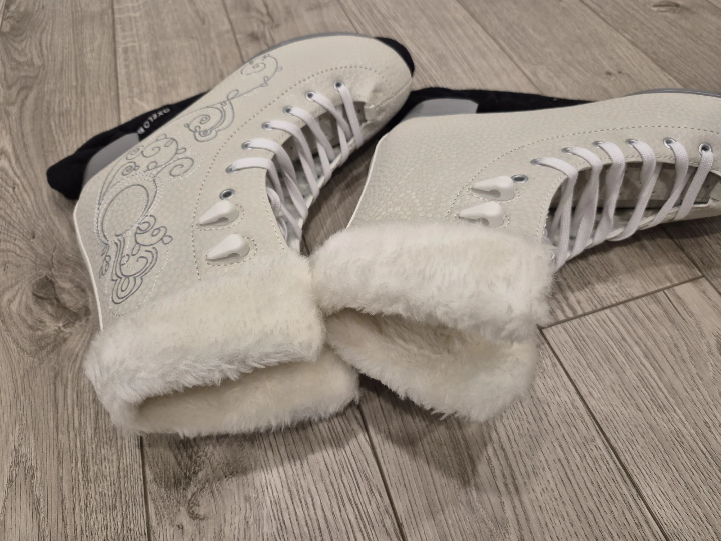 Cream White Ice Skates with Fur Trim - photo 2