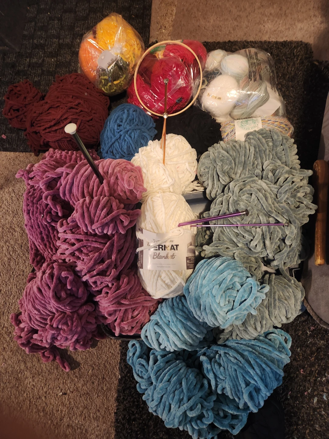 Yarnspirations Bernat Blanket Yarn Lot - Various Colours - photo 2
