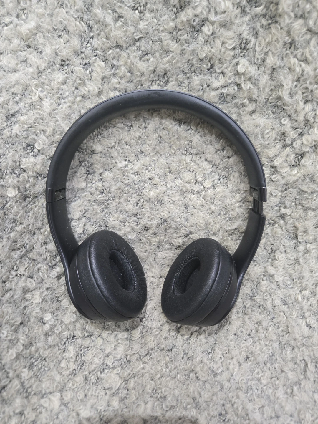 Black Beats Solo3 Wireless On-Ear Headphones
