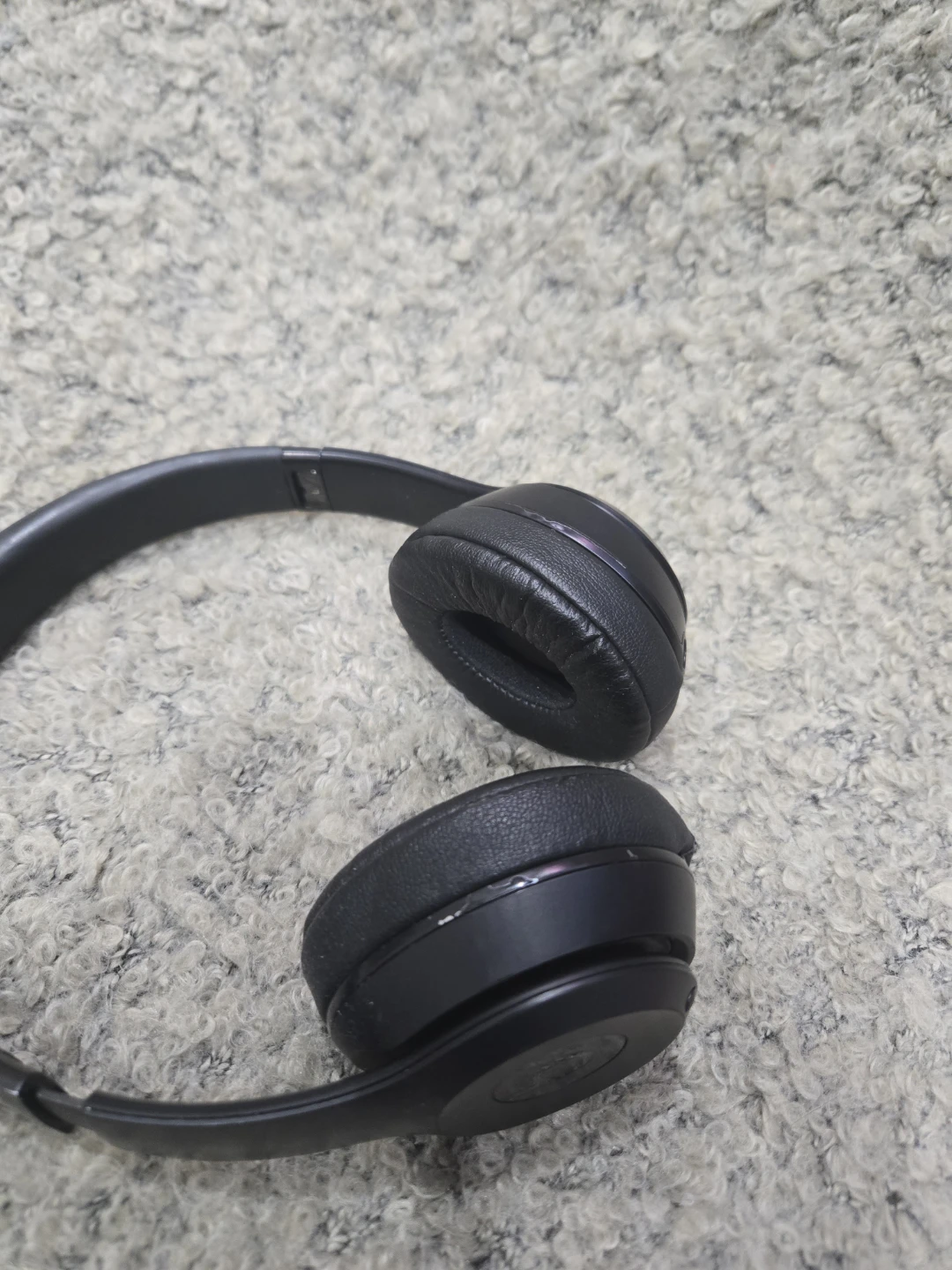 Black Beats Solo3 Wireless On-Ear Headphones - photo 3