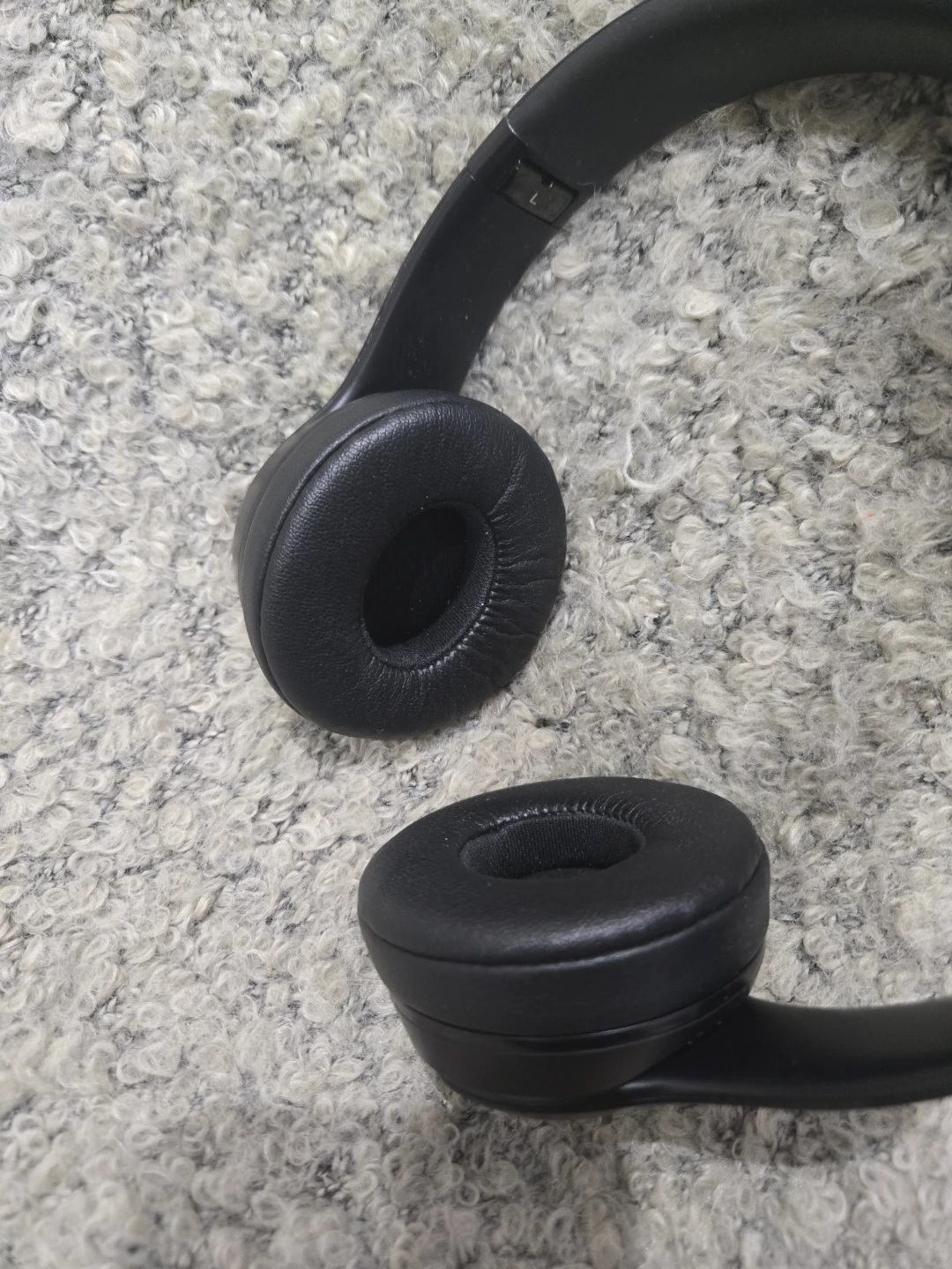 Black Beats Solo3 Wireless On-Ear Headphones - photo 4