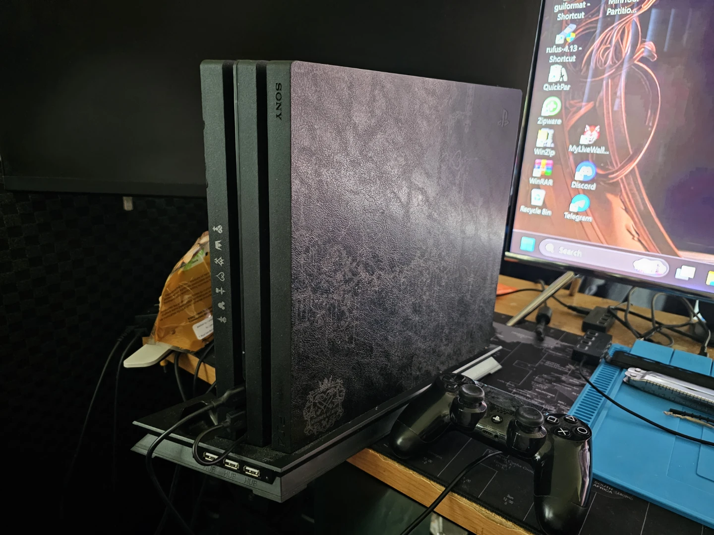 Ps4 Kingdom Hearts Edition 2tb and original controller