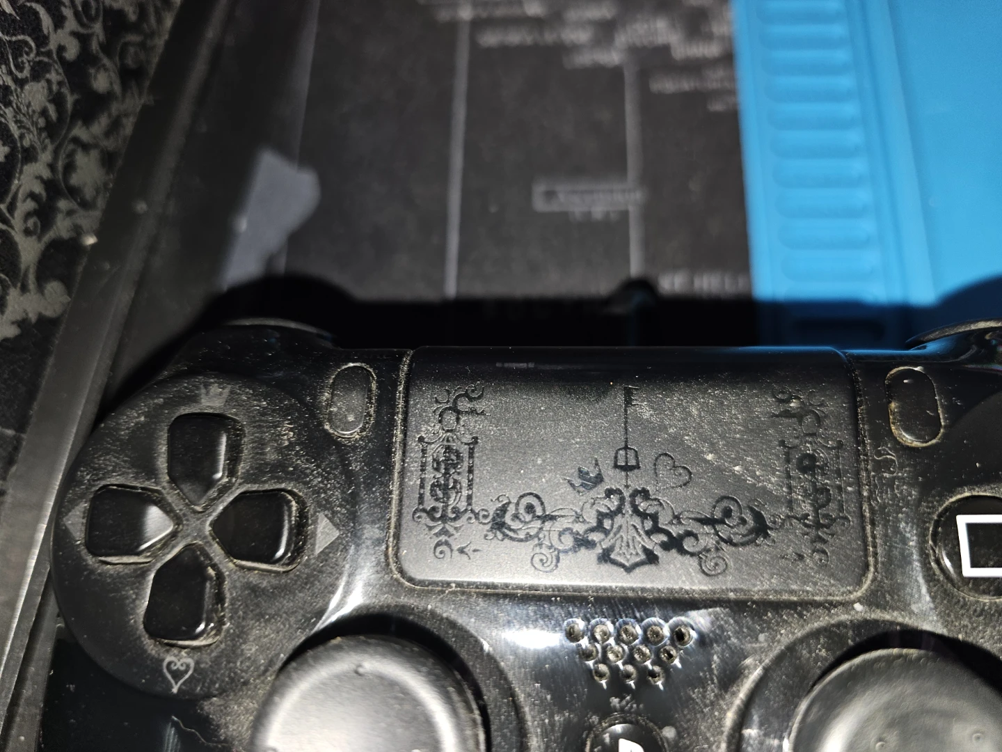 Ps4 Kingdom Hearts Edition 2tb and original controller - photo 3