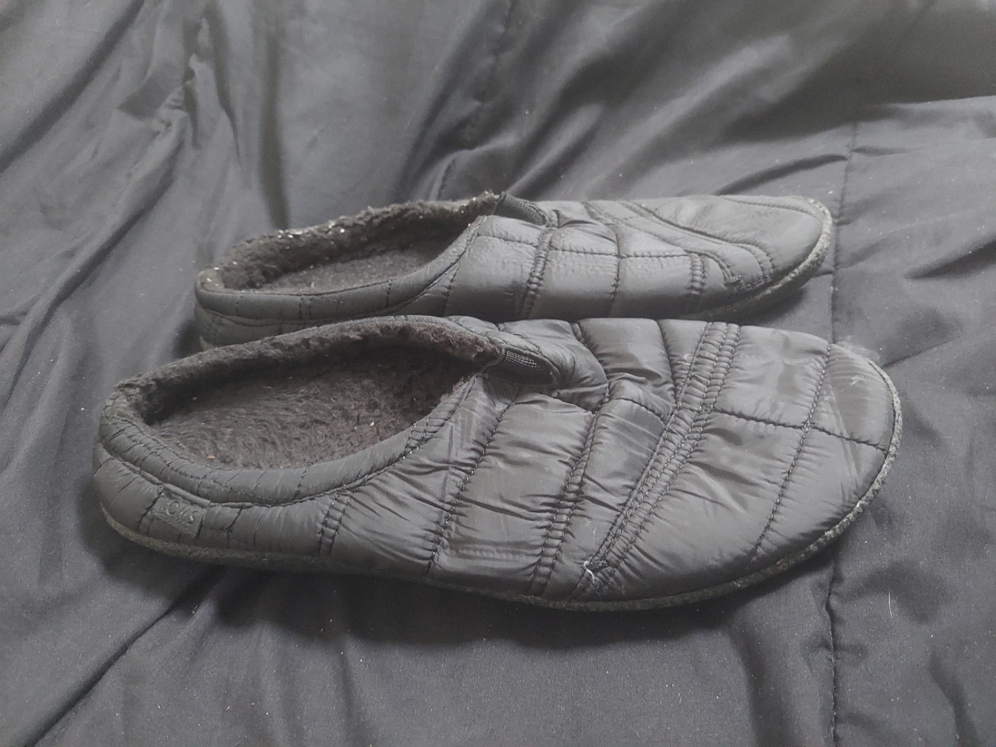 TOMS Black Quilted Slippers - photo 2