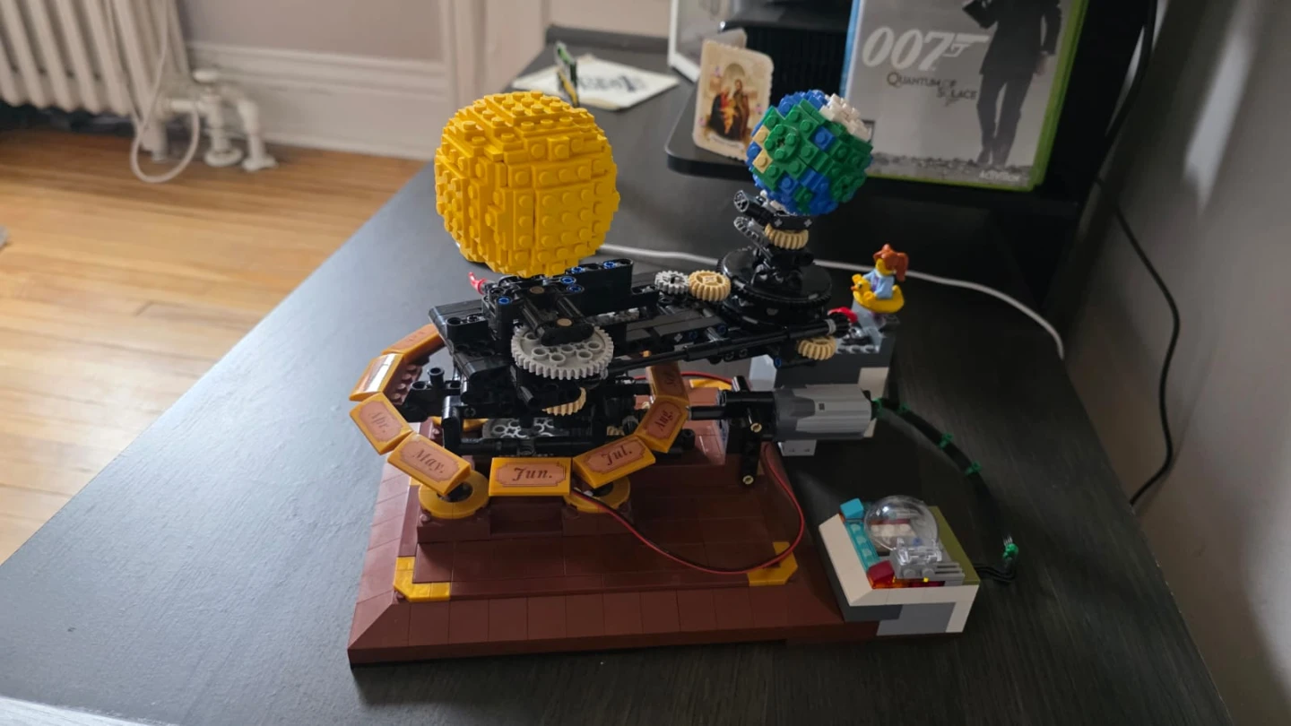 LEGO technic planet earth and moon in Orbit - photo 2