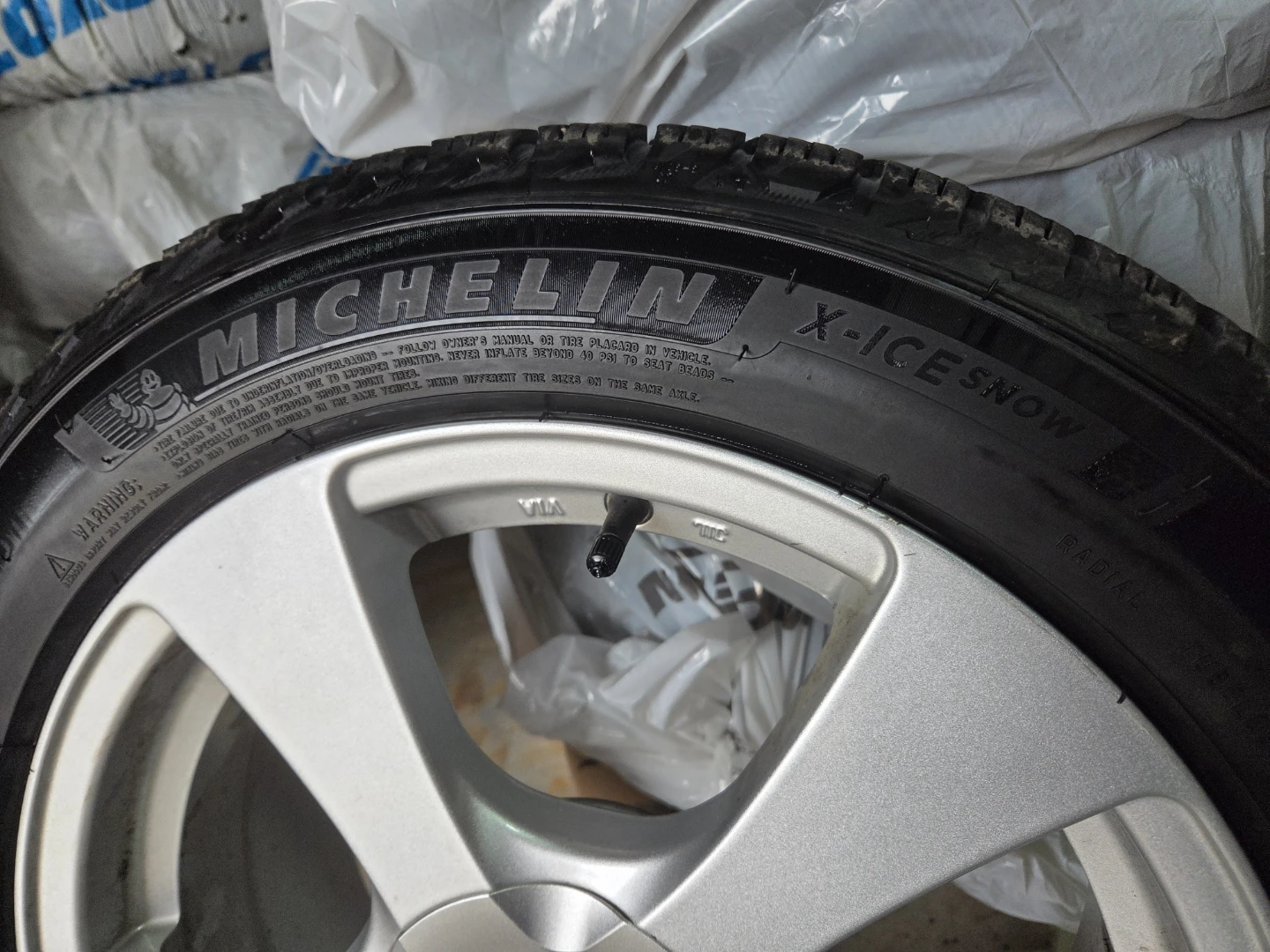 Michelin X-Ice Snow Winter Tire 215/55 R17 - photo 3