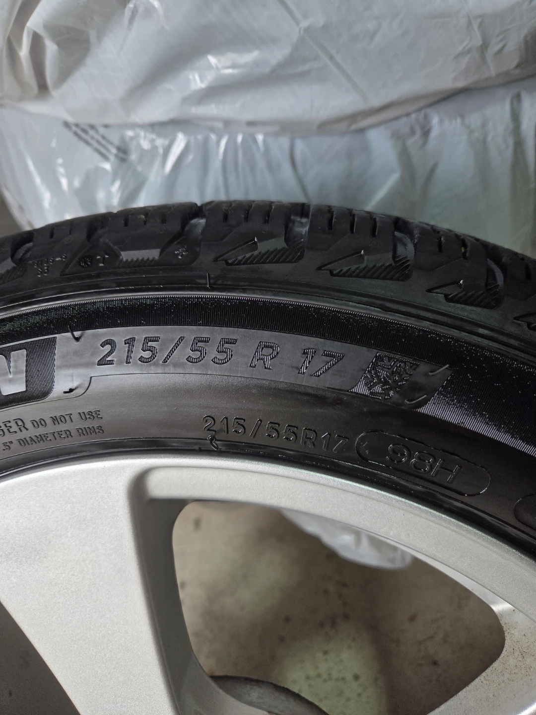 Michelin X-Ice Snow Winter Tire 215/55 R17 - photo 4