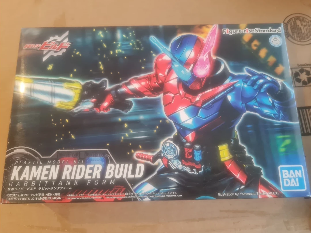 Bandai Kamen Rider Build Rabbit Tank Form Plastic Model Kit