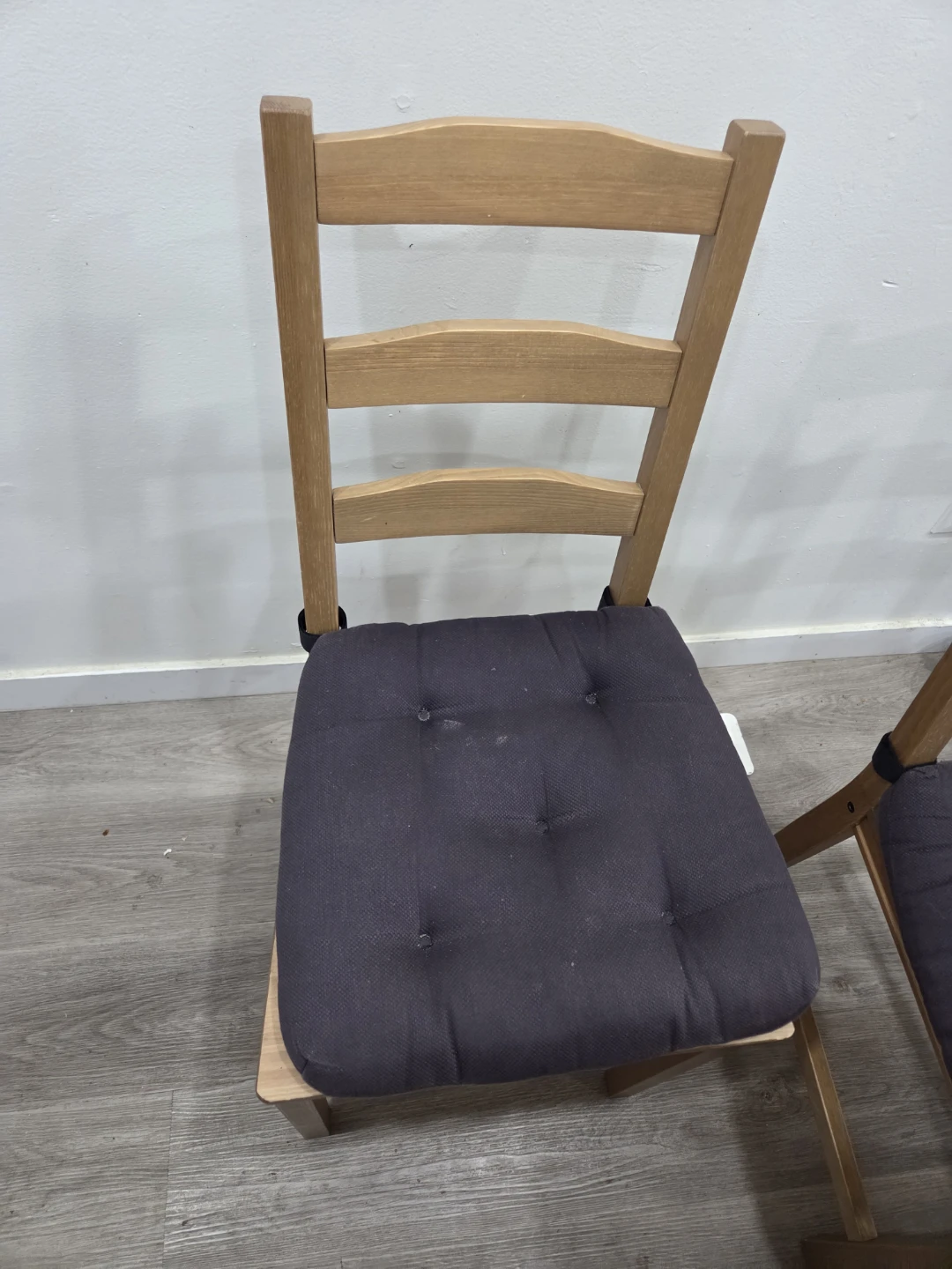 IKEA dining table and 4 chairs - photo 2