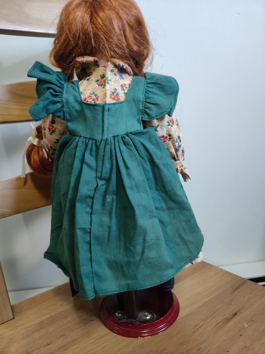 Vintage Porcelain Doll with Red Hair and Green Dress - photo 5