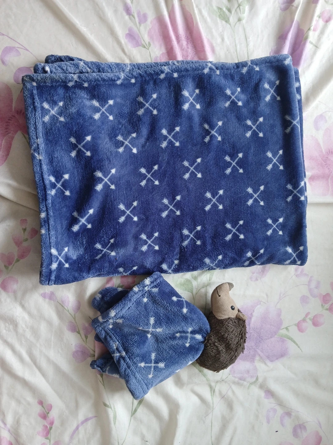 Blue Fleece Blanket with atching hedgehog - photo 2