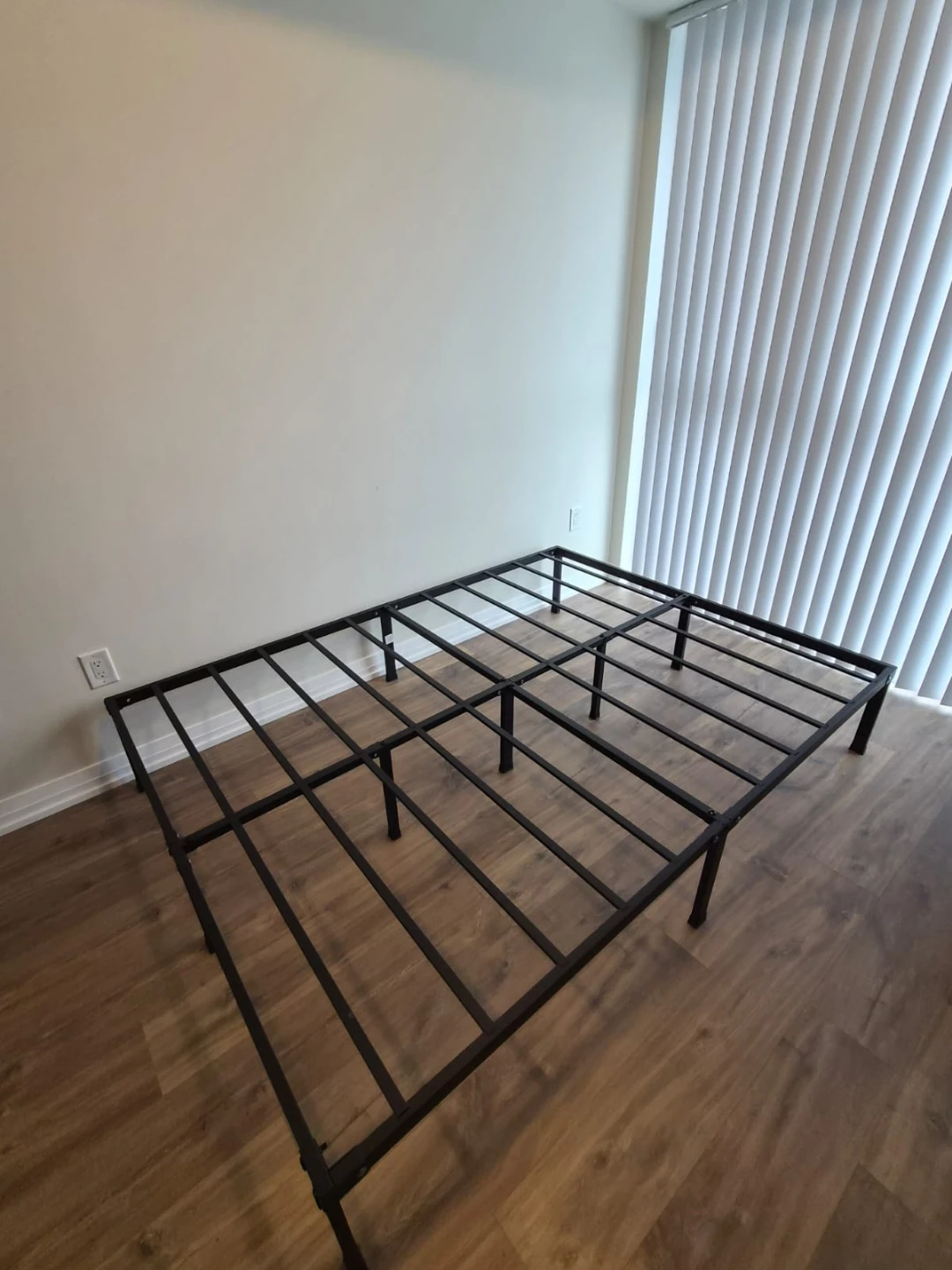 Metal Bed Frame (Queen Size) - photo 3