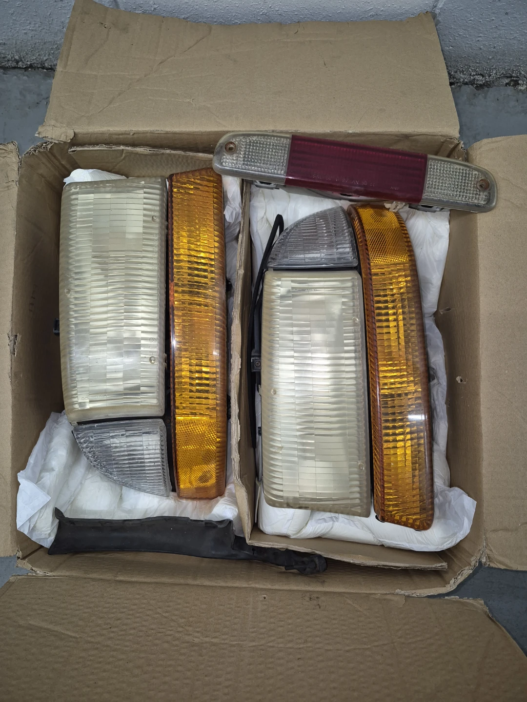 Car Headlight and Taillight Set - photo 2