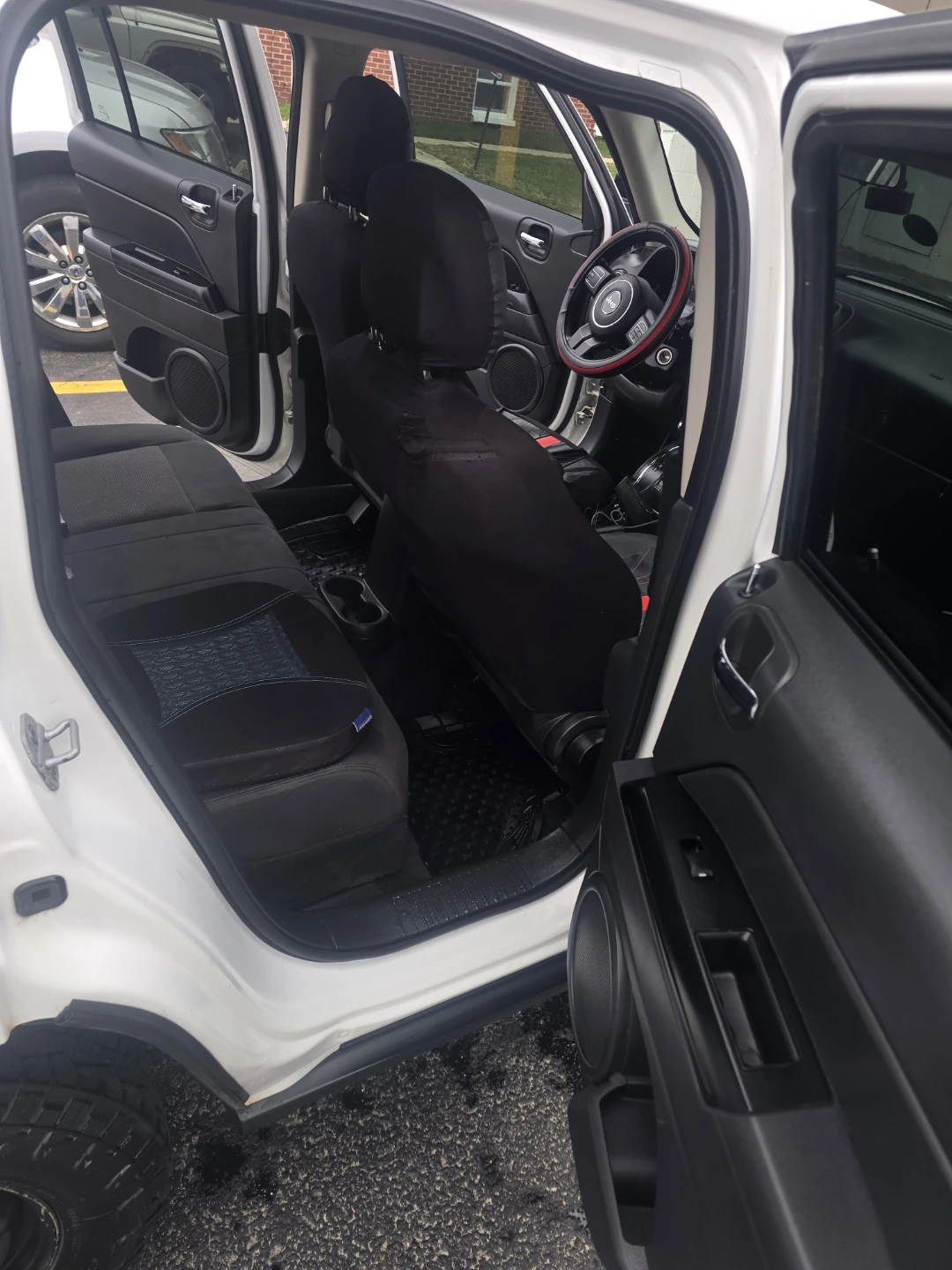 White Jeep Patriot SUV - photo 4